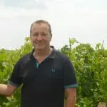 Vincent MABILEAU dans les vignes de Saint Nicolas de Bourgueil